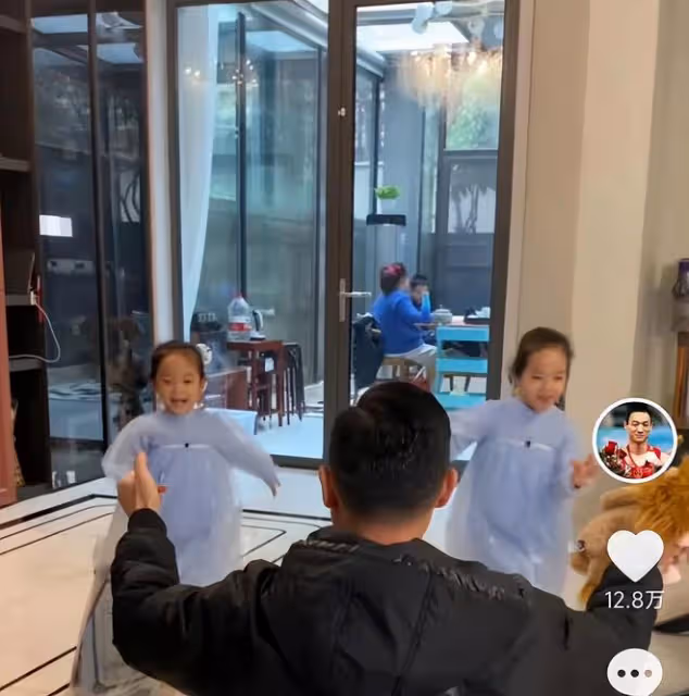 曝楊威買武漢千萬豪宅,現身售樓部周圍一圈人,房子單價直逼6萬