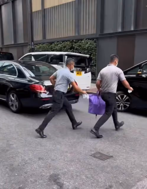 劉鑾雄現身街頭!有嚴重潔癖 3名保鏢備白毛巾
