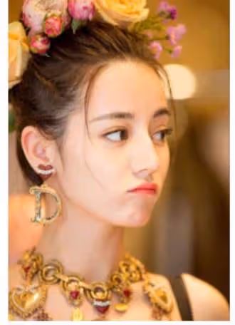 不是所有人都適合淡妝!迪麗熱巴最新大片淡妝出境 網友:女神就是女神