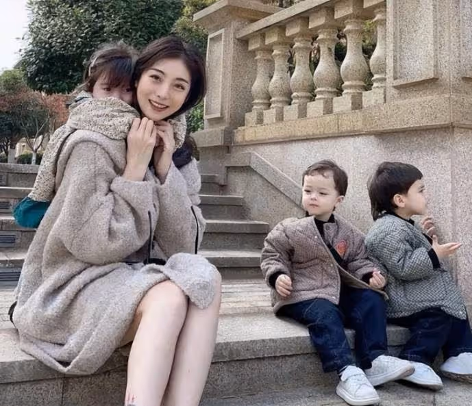 勵志單親媽,25歲年入千萬,29歲挑選「優質基因」未婚生混血三胞胎,面對酸言毫不畏懼:女人就該靠自己
