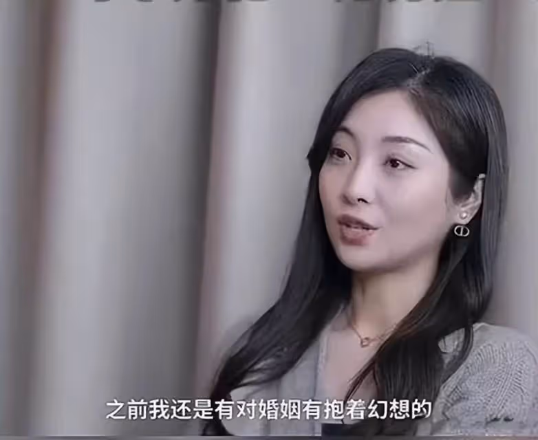 勵志單親媽,25歲年入千萬,29歲挑選「優質基因」未婚生混血三胞胎,面對酸言毫不畏懼:女人就該靠自己