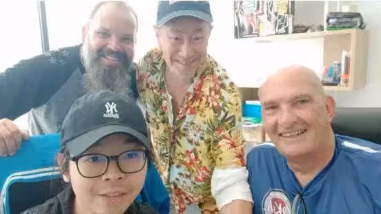 一首《回》紅遍臺灣!蚱蜢王子64歲了,隱退多年「雄厚背景曝光」成美國大富豪:過上了許多人嚮往的生活