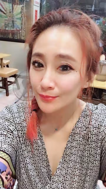 消失演藝圈2年,秀琴、陳致遠認欠債700萬躲回花蓮,曝近況靠吃鄰居飯苦撐拚復出:錢還一半了