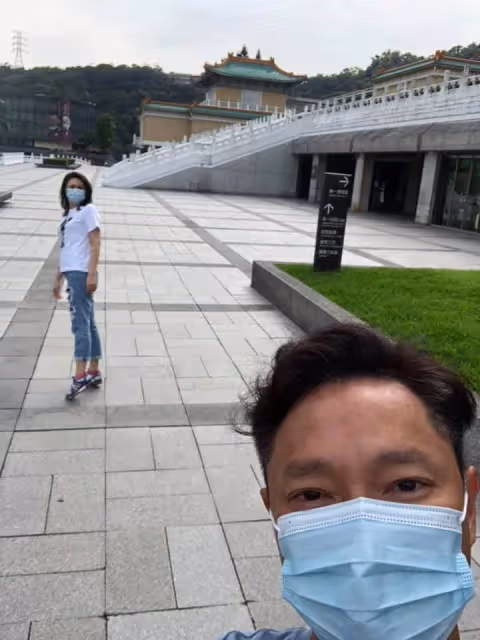 謝祖武甜寵老婆18年,節儉妻「買衣服不超千元」婚後零緋聞,結婚照隨身帶:絕世好男人