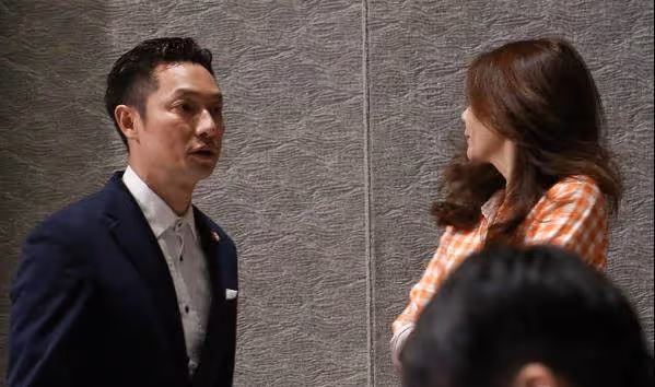 謝祖武甜寵老婆18年,節儉妻「買衣服不超千元」婚後零緋聞,結婚照隨身帶:絕世好男人