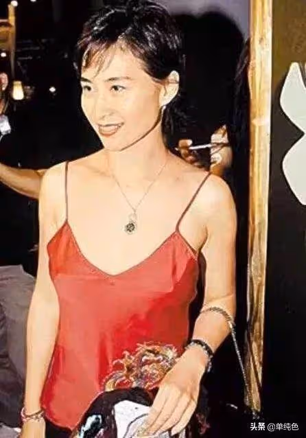 沒人再像你!何超瓊與天王陳百強相愛「卻被迫家族聯姻」男方長眠「她堅持已婚扶靈」從此不談感情