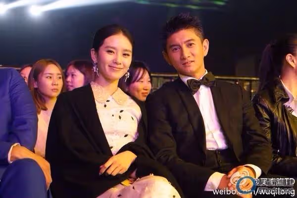 差17歲父女戀被酸！劉詩詩親吐心聲「是我配不上吳奇隆」　罕曝婚後生活「不需要刻意去說」酸民全服了