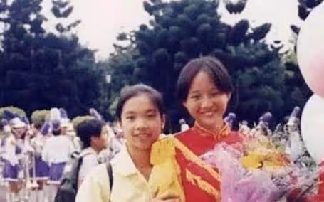 張鈞甯「高中舊照」流出! 單眼皮蒜頭鼻被指太一般,網友: 是人造美女?