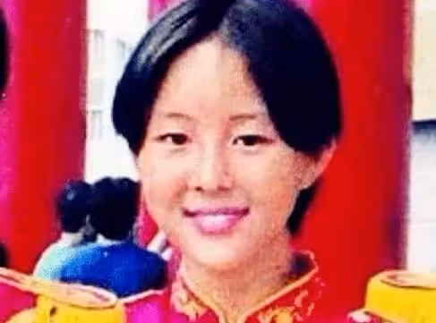 張鈞甯「高中舊照」流出! 單眼皮蒜頭鼻被指太一般,網友: 是人造美女?
