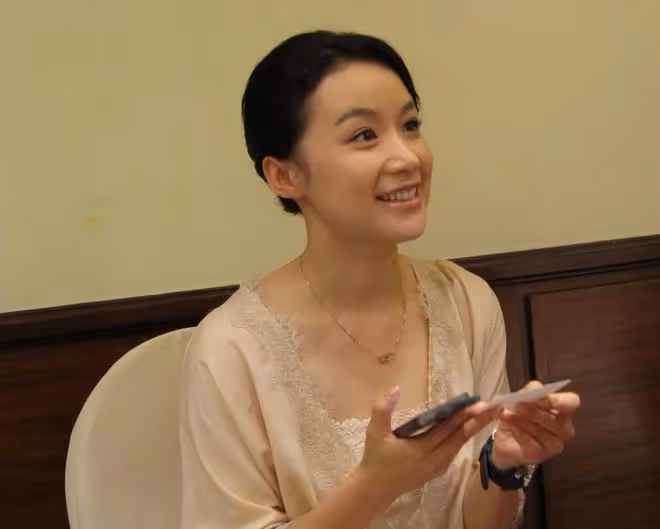 42歲姚芊羽要結婚?入行25年感情生活成謎,突然拍攝婚姻登記處