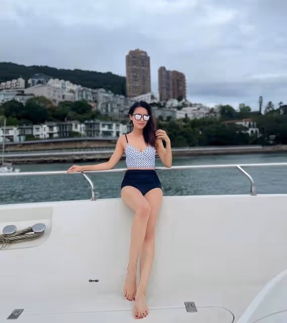 TVB知名女星曬泳裝照!身材豐滿凹凸有致,兩度原諒富商男友出軌