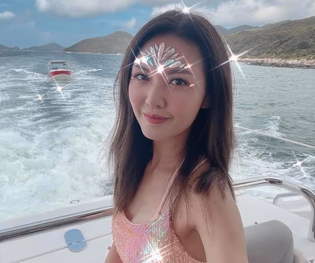 TVB知名女星曬泳裝照!身材豐滿凹凸有致,兩度原諒富商男友出軌