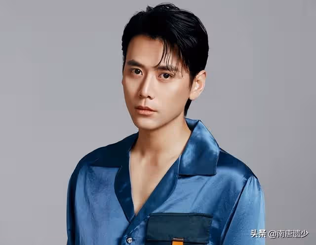 《披哥2》一公錄製完畢，哥兒們一同聚餐，現場禮物有創意