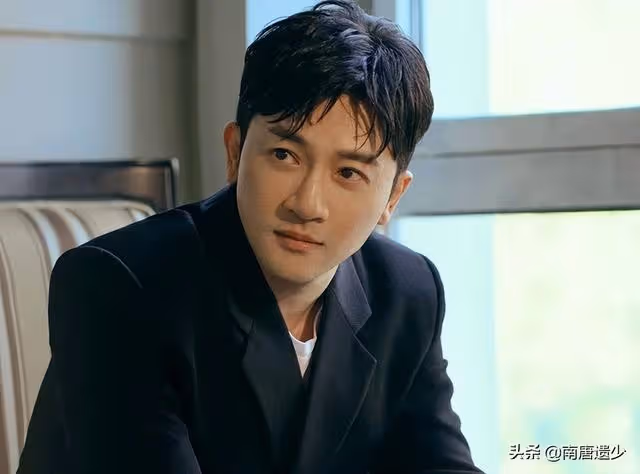 《披哥2》一公錄製完畢，哥兒們一同聚餐，現場禮物有創意