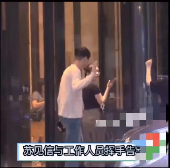 《披哥2》一公錄製完畢，哥兒們一同聚餐，現場禮物有創意