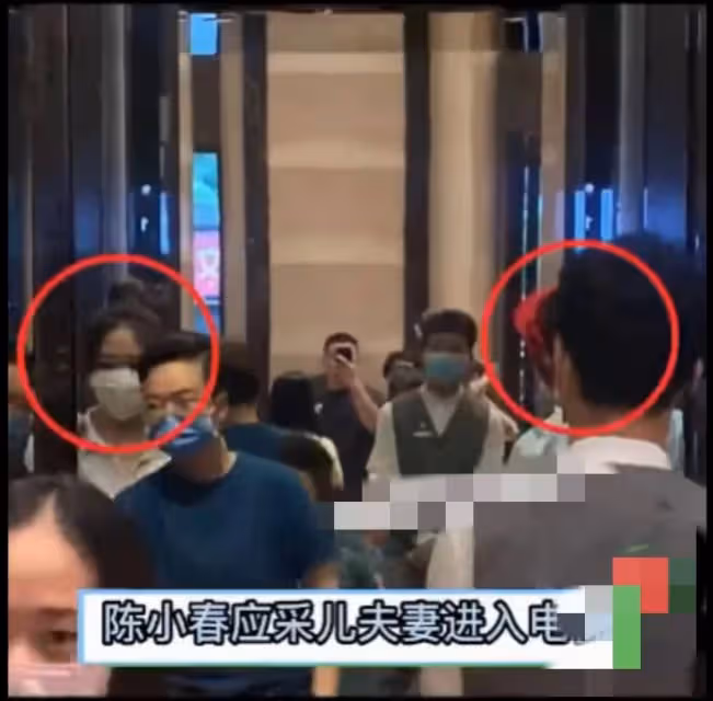 《披哥2》一公錄製完畢，哥兒們一同聚餐，現場禮物有創意