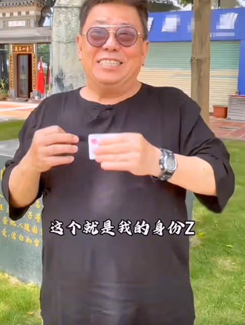 知名港星盼20天終獲內地居住證！迫不及待曬出證件，難掩興奮之情