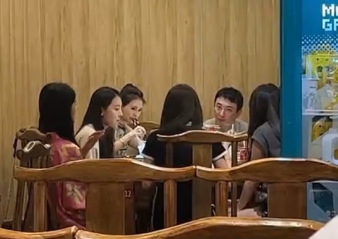 王思聰曬照打卡網紅店！吃16元肥腸粉大讚7元鍋盔，一桌不到百元