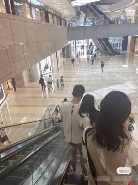 孫楊戀情添實錘!與張豆豆合體逛街被偶遇,兩人甜蜜依偎感情穩定