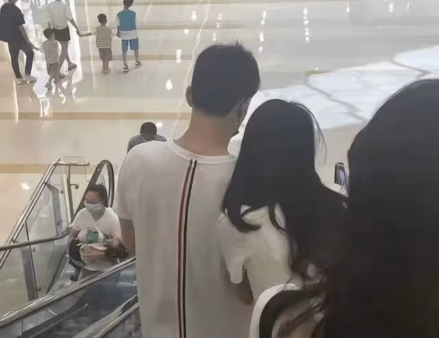 孫楊戀情添實錘!與張豆豆合體逛街被偶遇,兩人甜蜜依偎感情穩定