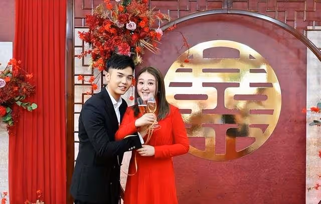 TVB新晉小生曬富貴生活!婚後2個月搬入5000尺豪宅,前院有籃球場