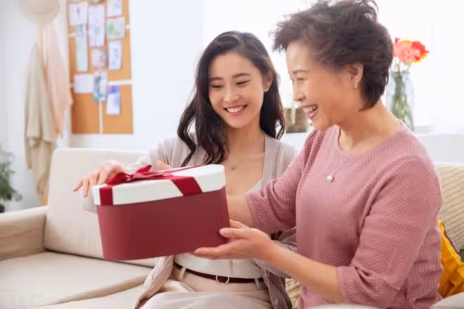 「公平點,輪流照顧婆婆」妯娌提議,嫂子:公平?她又沒給我買房