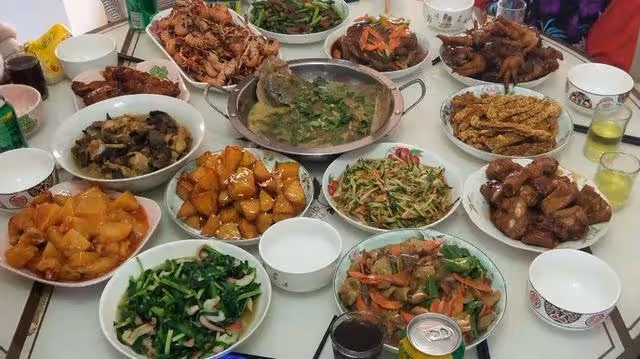 親戚來我家不允許我的孩子上桌,還欺負她,我發飆是對的嗎?