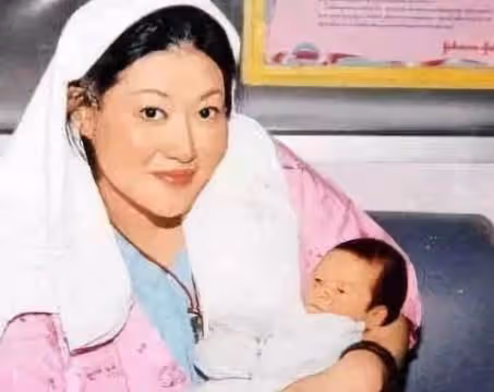 留下滿月兒離世!29歲女星產子半月去世「王菲經紀人收養其子」,今19歲陽光帥氣「感謝養母恩情」:絕不進演藝圈