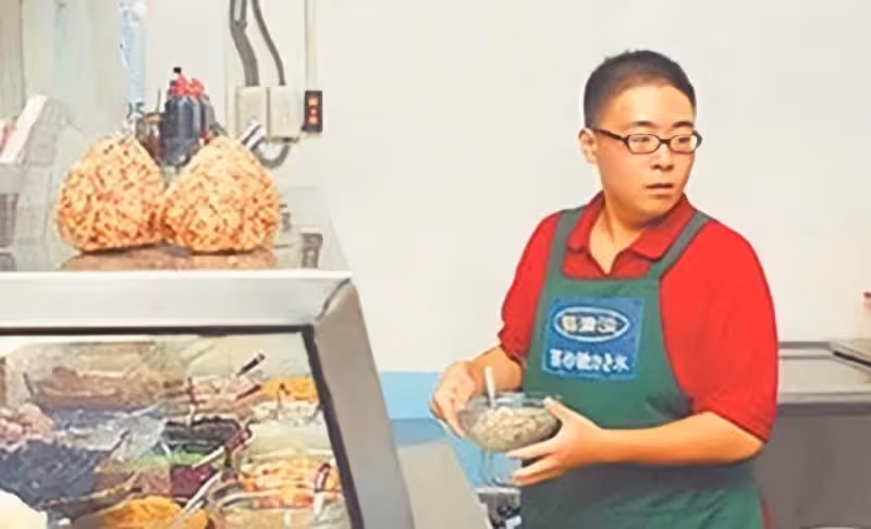 曾拒絕親梅艷芳,三歲賺千萬身家卻被父母敗光,郝邵文憑帶貨翻紅