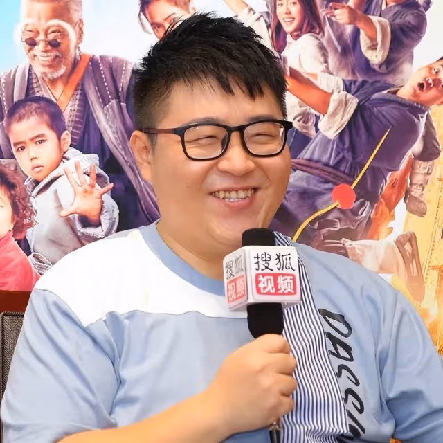 曾拒絕親梅艷芳,三歲賺千萬身家卻被父母敗光,郝邵文憑帶貨翻紅
