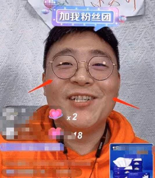 曾拒絕親梅艷芳,三歲賺千萬身家卻被父母敗光,郝邵文憑帶貨翻紅