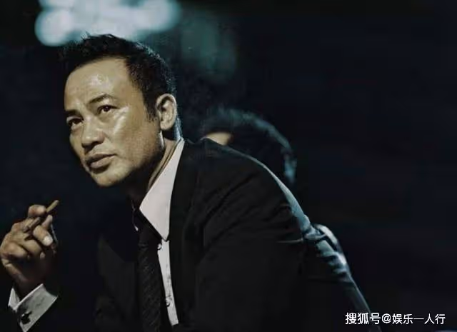他是香港真正的大佬,連向華強都禮讓三分,卻唯獨待趙麗穎像女兒