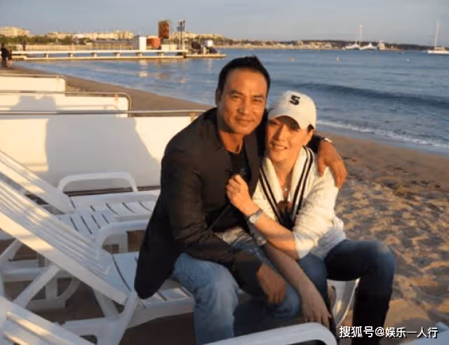 他是香港真正的大佬,連向華強都禮讓三分,卻唯獨待趙麗穎像女兒