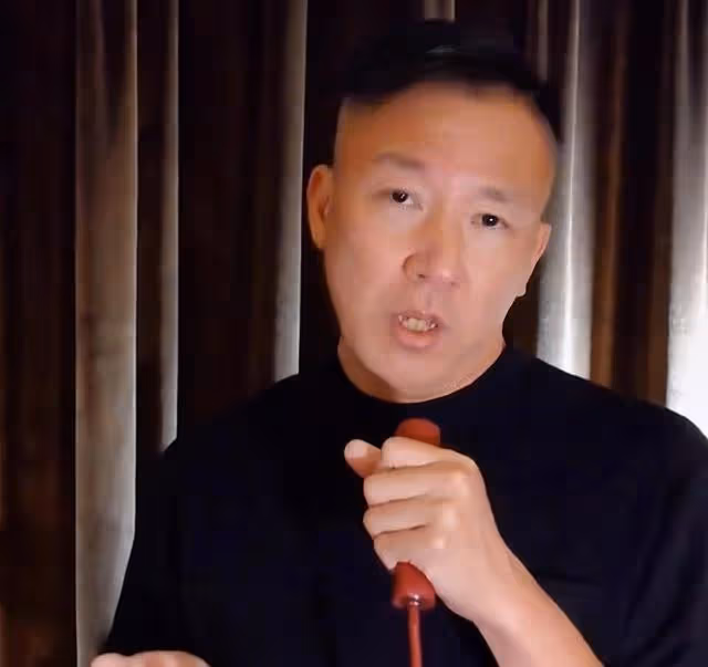 TVB前知名男星低調復出!遭吐槽年齡太大,被曝和同性友人曖昧