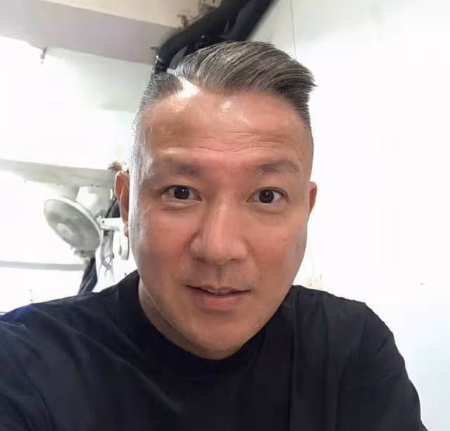 TVB前知名男星低調復出!遭吐槽年齡太大,被曝和同性友人曖昧