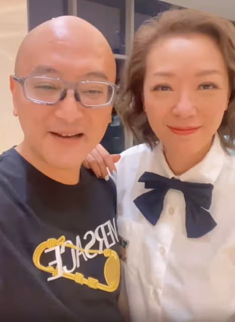 一眾港星齊聚杭州吃麻辣火鍋!郭少芸定居當地,黎耀祥夫婦秀恩愛