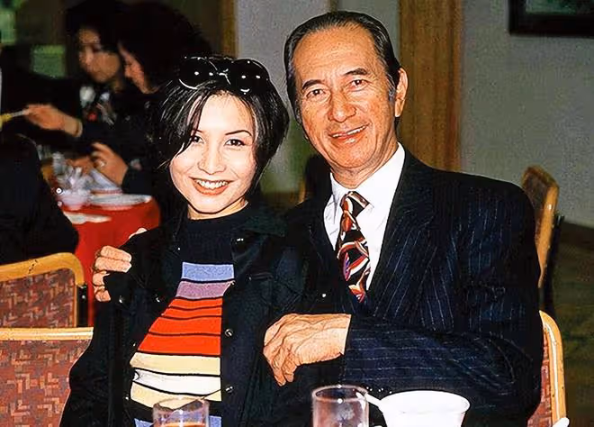 姊妹情深!賭王千金何超儀自曝曾被老外欺負,靠大姐何超瓊出頭