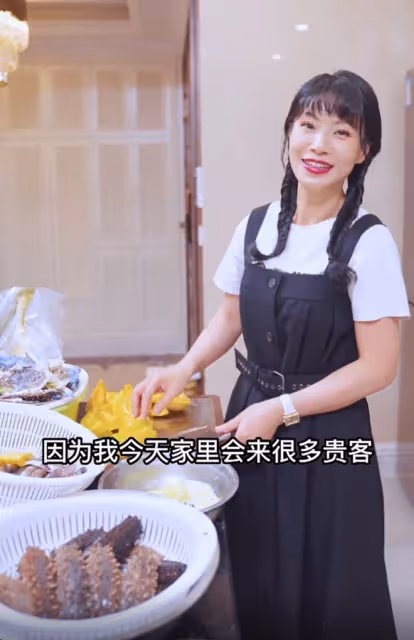 千萬網紅花半個月燉鮑魚,只為招待一眾港星,關禮傑駱達華很盡興