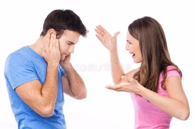 給女婿帶娃8年,花光自己養老金,親家母:不需要你了,趕緊滾吧