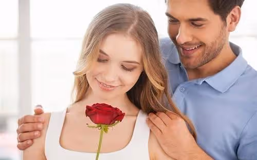 我遠嫁七年後第一次回娘家,老公只給我兩千,婆婆悄悄給我十萬