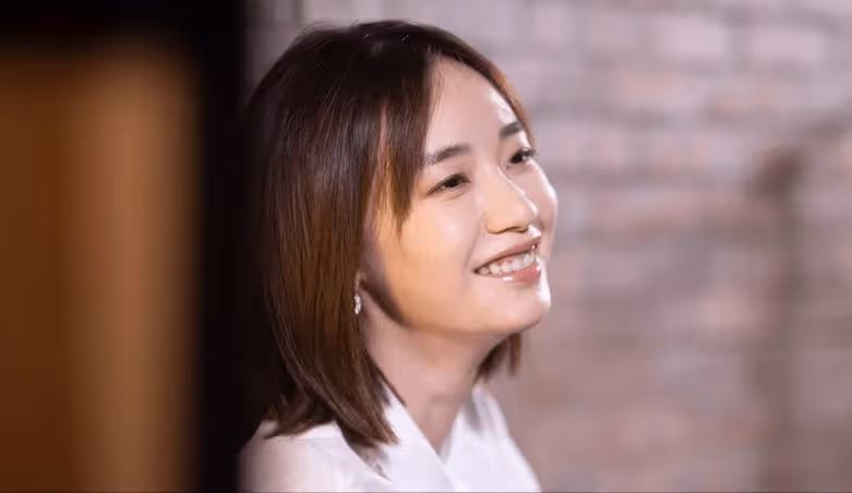 85歲謝賢奪得影帝,卻因身體不適取消採訪,謝霆鋒發文恭喜父親