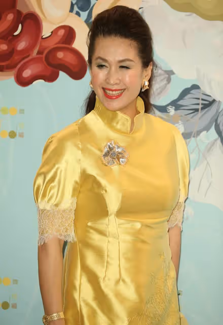 林正英「御用鬼後」王玉環,真實樣貌「賽過王祖賢」如今65歲仍然韻味十足,轉行做「保險女王」:成就女強人人生