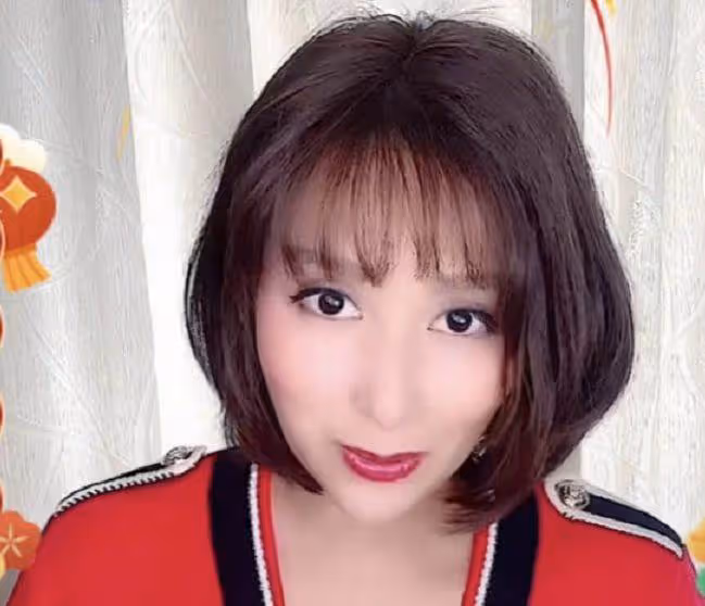 「最美亞姐」楊恭如48歲顏值不變!曼妙身材和氣質70後少見,網友:短髮造型令人眼前一亮