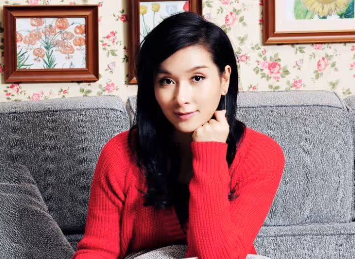 「最美亞姐」楊恭如48歲顏值不變!曼妙身材和氣質70後少見,網友:短髮造型令人眼前一亮
