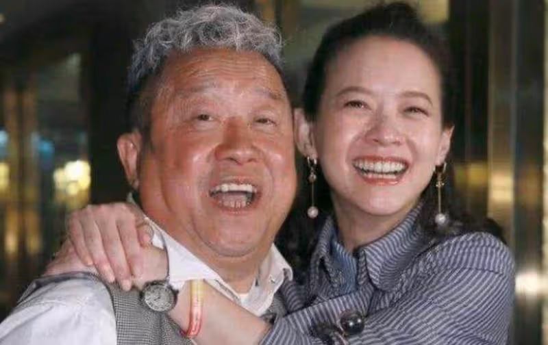 曾志偉大女兒曾寶儀49歲了！不結婚也沒孩子，越長越像曾志偉，皺紋瘋長卻最真實
