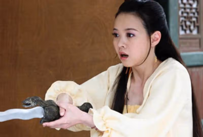 曾志偉大女兒曾寶儀49歲了！不結婚也沒孩子，越長越像曾志偉，皺紋瘋長卻最真實