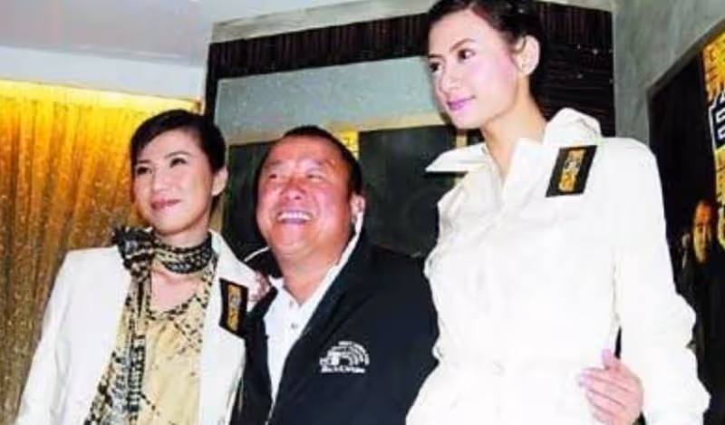 曾志偉大女兒曾寶儀49歲了!不結婚也沒孩子,越長越像曾志偉,皺紋瘋長卻最真實