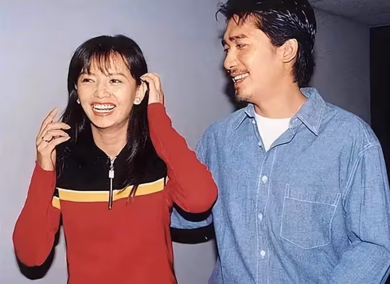被梁朝偉寵愛了六年,最後輸給劉嘉玲,今56歲無業求工作,她到底經歷了什麼