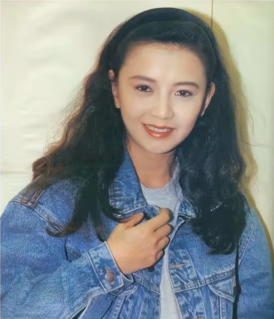 被梁朝偉寵愛了六年,最後輸給劉嘉玲,今56歲無業求工作,她到底經歷了什麼
