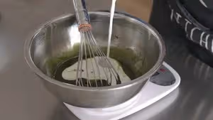 清爽綠色系--開心果青提蛋糕卷